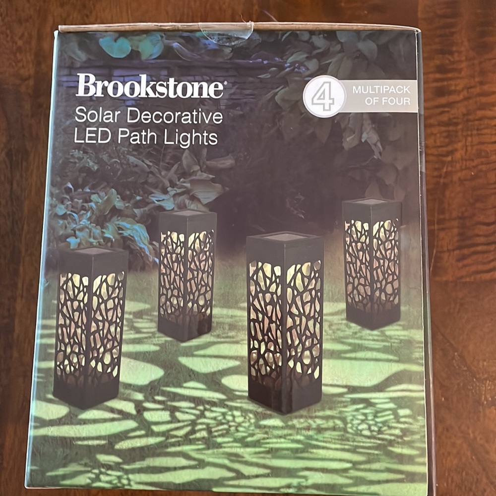 Brookstone Solar LED Path Lights - Picture 4 of 6